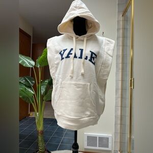 Zara Yale university sweatshirt , size M new